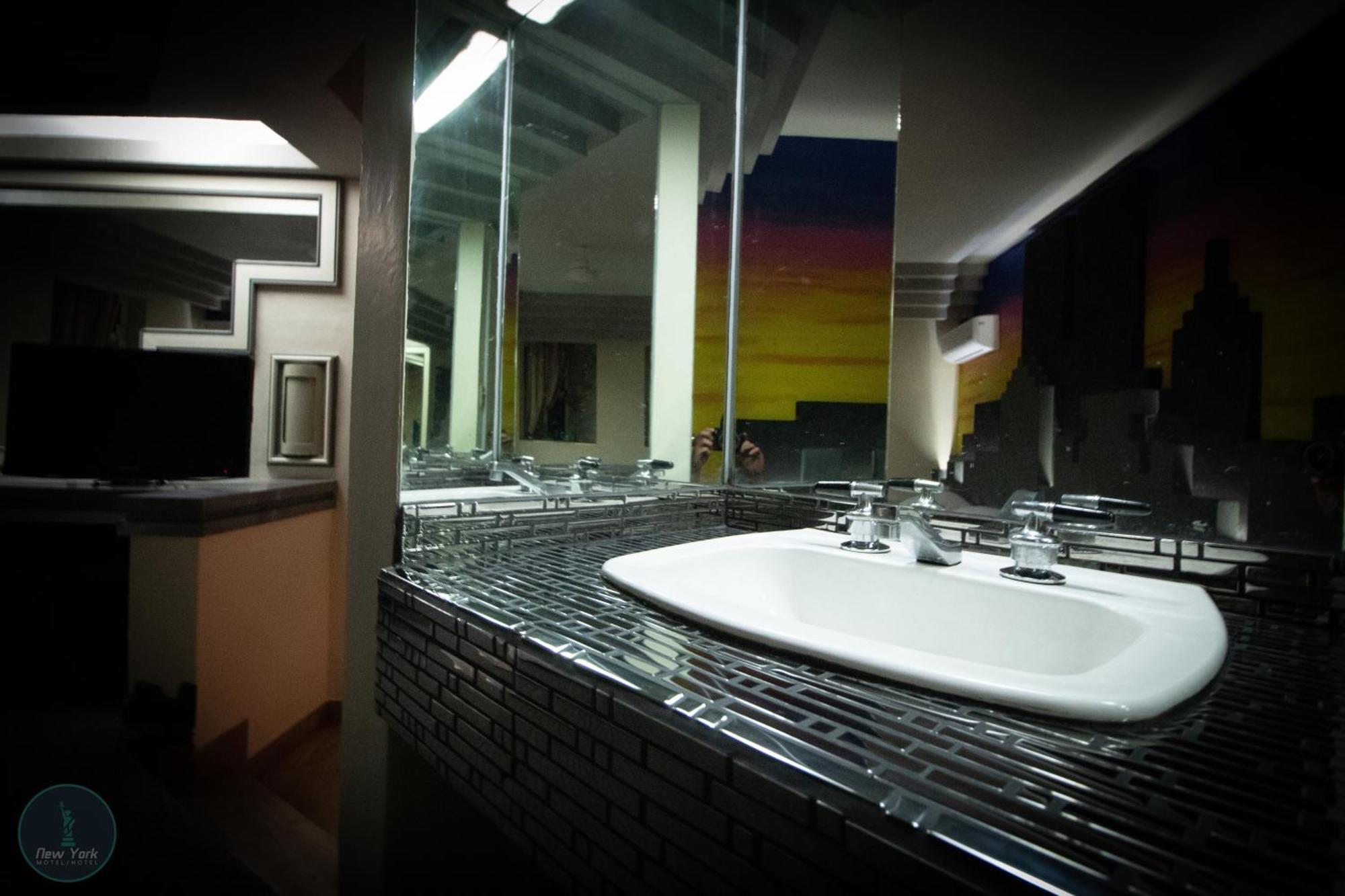 New York Hotel/Motel Orizaba  Exterior photo